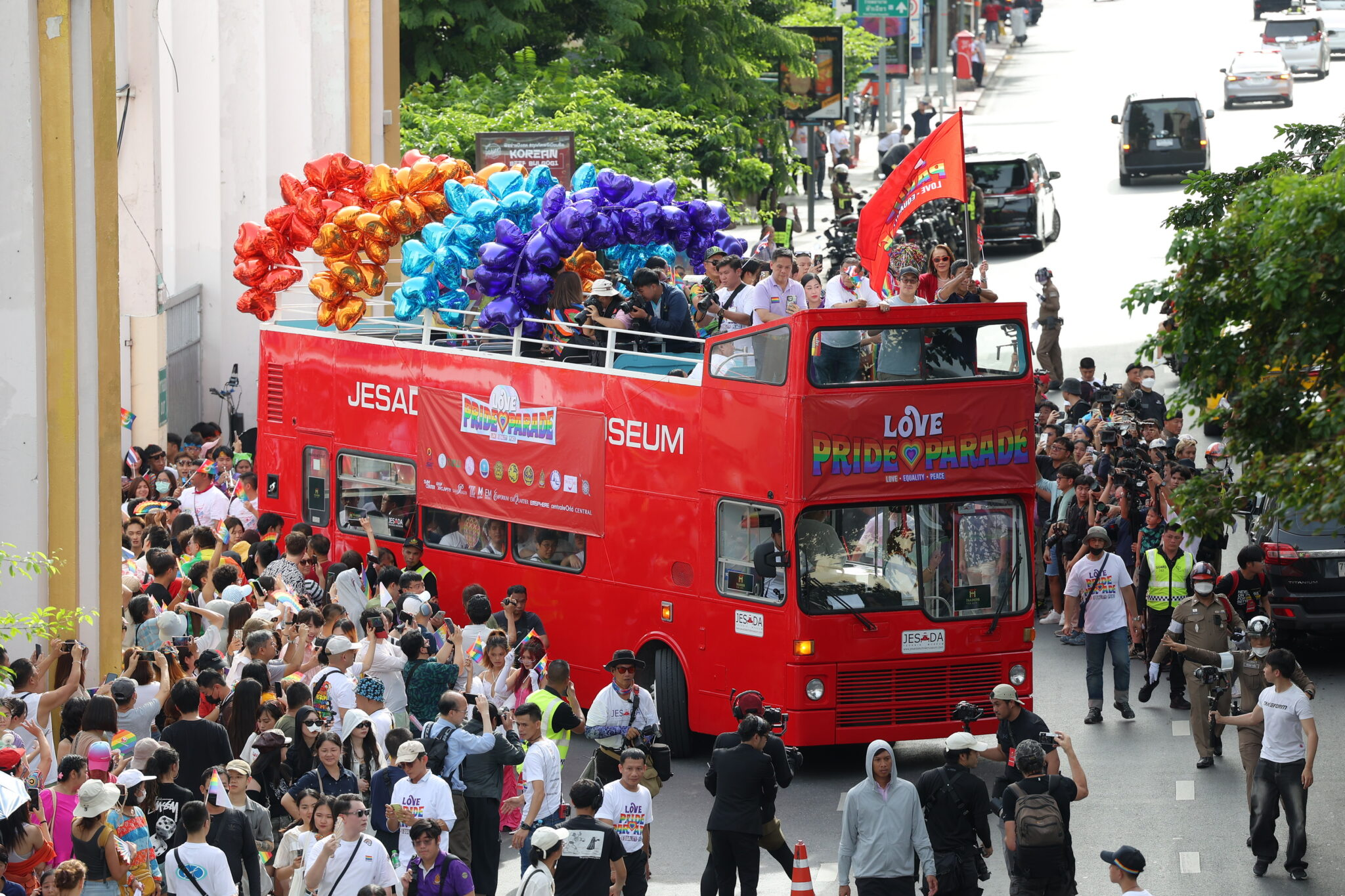 เดอะมอลล์ กรุ๊ป – เอ็ม ดิสทริคผนึกพลังภาครัฐ-เอกชน จัด “LOVE PRIDE 2026” ขับเคลื่อนกรุงเทพฯ สู่ Global Pride Destination หนุน Pride Economy ดันรายได้ท่องเที่ยวและเศรษฐกิจสร้างสรรค์